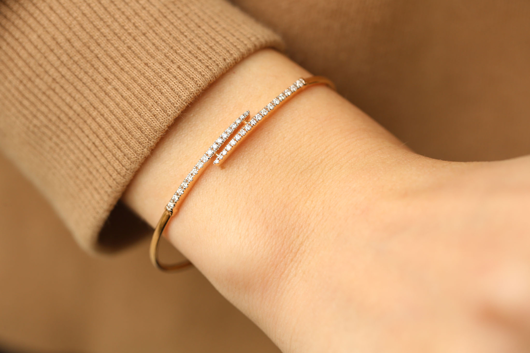 Claw White Bangle (1)