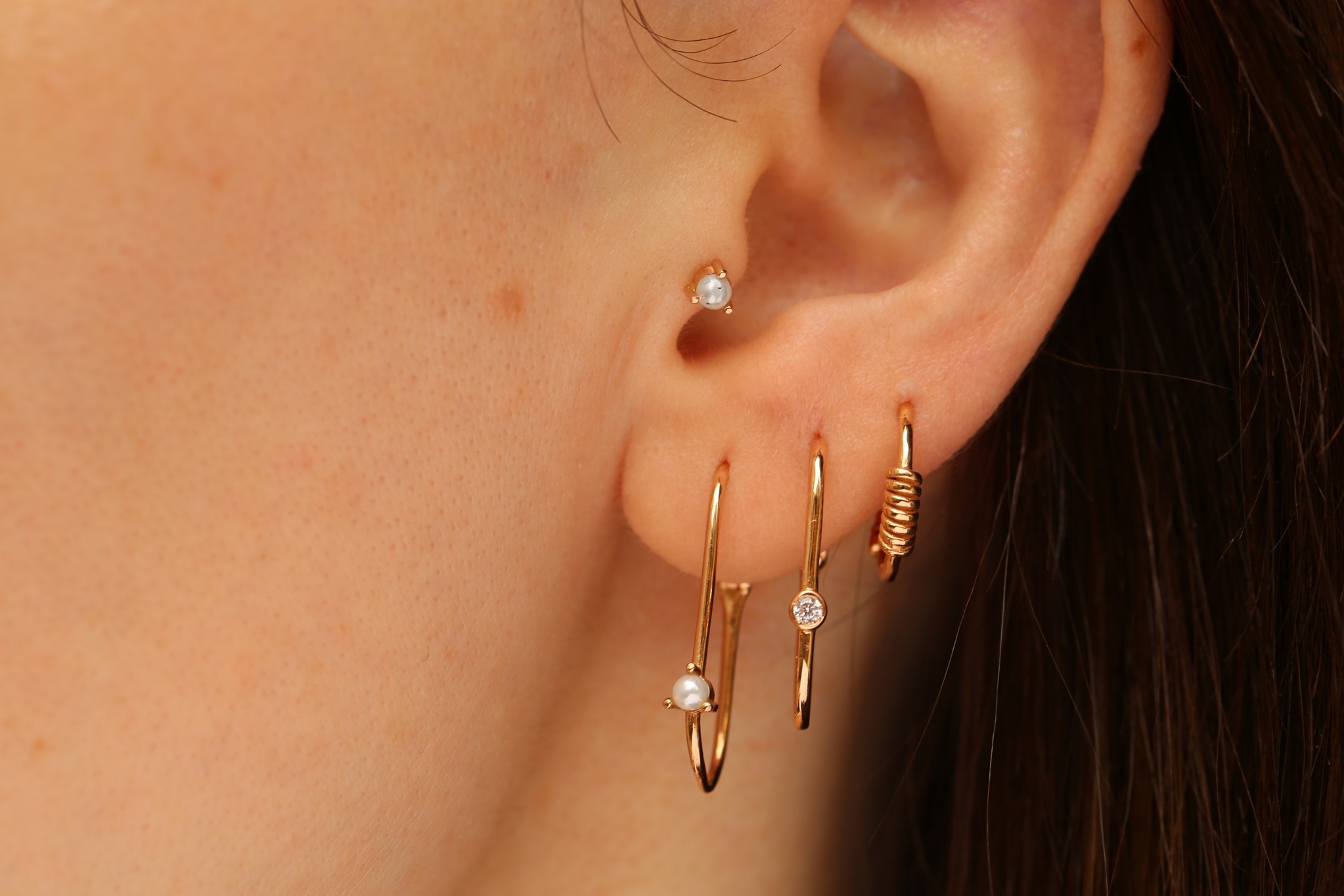 Tek İnci Tragus ()
